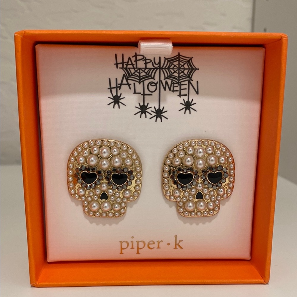 🖤Piper K Skull Earrings with Pearls and Black Accents